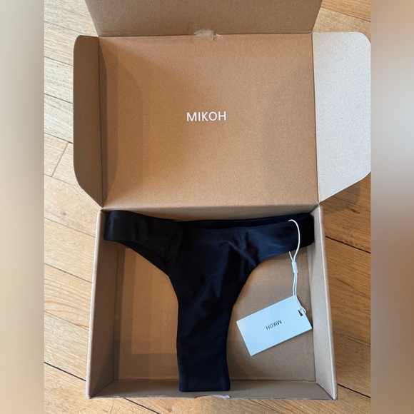 Mikoh | Corfu Bottoms 2024 Collection | NWT
Black Size Small - Picture 5 of 8